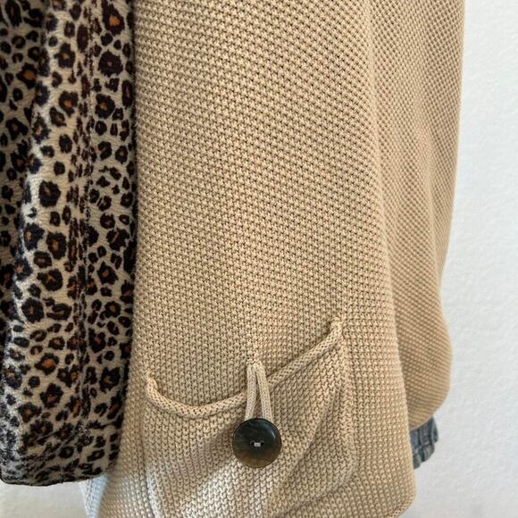 Vintage Tan long sleeve sweater with cute pocket mother of pearl button detail - Picture 4 of 8